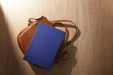 Çanta ile masaya yaptırın 