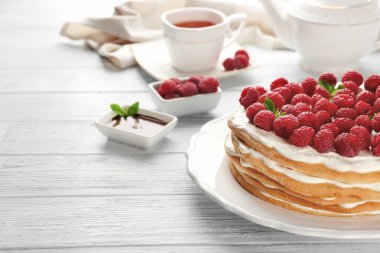 Lezzetli frambuazlı pasta 