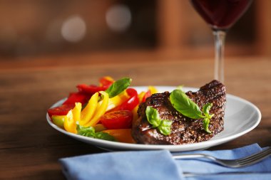 Sebze ile gurme biftek 