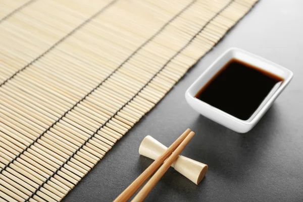 Sushi auf grau gesetzt — Stockfoto
