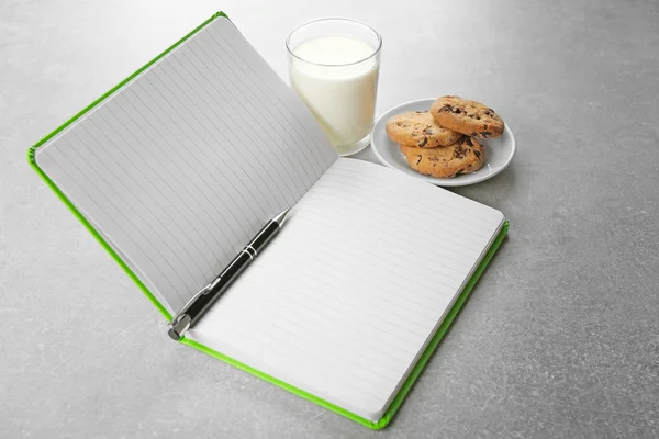 Notepad, measuring tape, milk and cookie — Stock Photo, Image