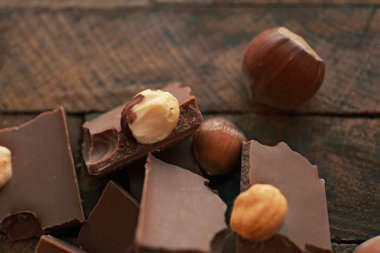 Sütlü çikolata bar yığını 