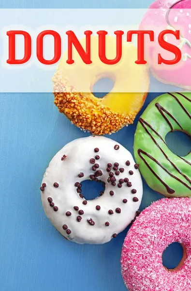 Leckere Donuts mit Glasur — Stockfoto