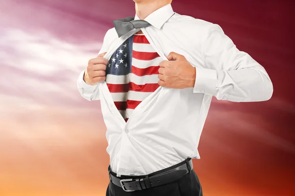 Empresário mostrando bandeira dos EUA — Fotografia de Stock
