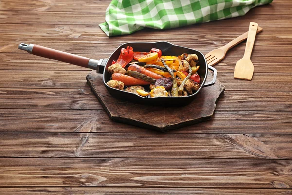 Grilled vegetables on pan — Stock Photo, Image