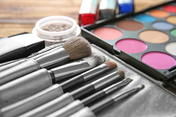 Accessoires de maquillage professionnels — Photo