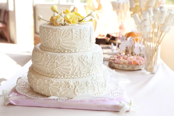 Sabroso pastel de boda — Foto de Stock
