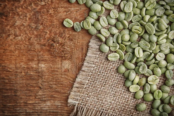 Kaffe korn på säckväv — Stockfoto