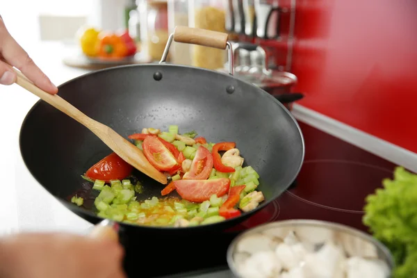 Mezcla de verduras en sartén —  Fotos de Stock