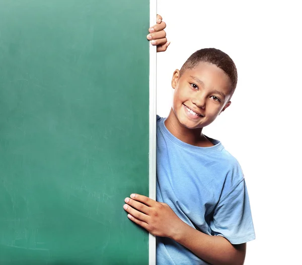 Afrikanischer amerikanischer Junge in der Nähe der Tafel — Stockfoto