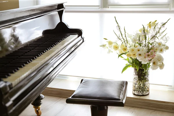 Piano en interior moderno —  Fotos de Stock