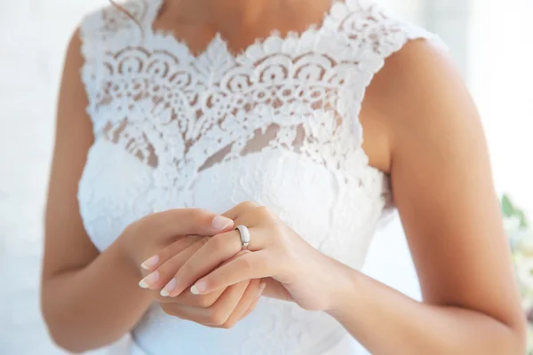 Bride hand with ring — Stock Photo, Image