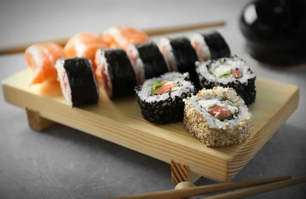 Lahodné sushi rolky — Stock fotografie