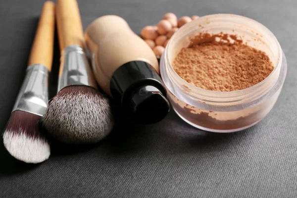 Make up brushes and foundation — Stock Photo, Image