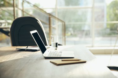 Tablo Modernt laptop