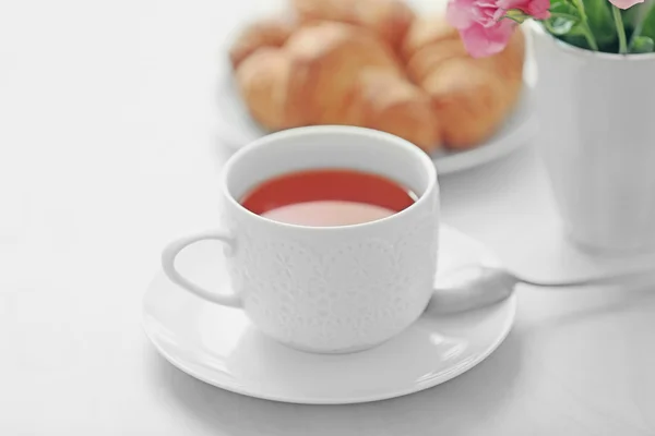 Чашка горячего чая — стоковое фото