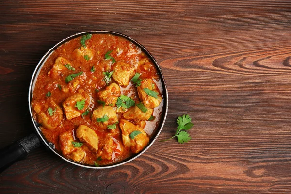 Curry z kurczaka na patelni — Zdjęcie stockowe