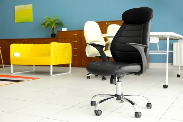Cadeira de escritório preto — Fotografia de Stock