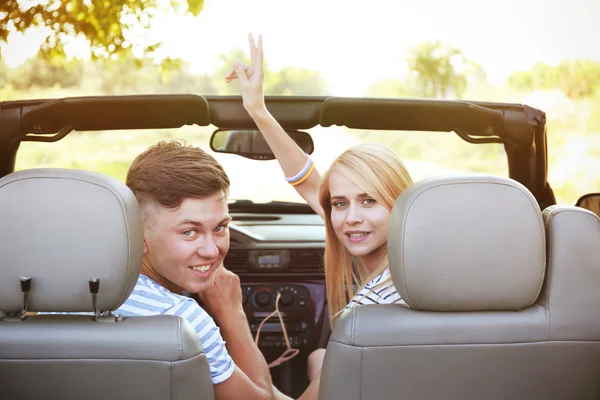 Pareja Joven Coche —  Fotos de Stock