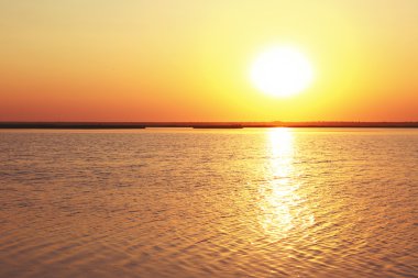 Denizi güzel gün batımı