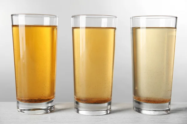 Vasos con agua sucia — Foto de Stock