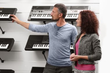 Erkek ve kadın müzik shop