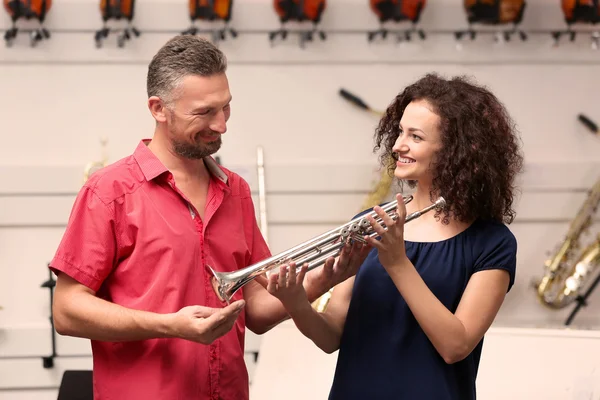 Man Vrouw Muziekwinkel — Stockfoto