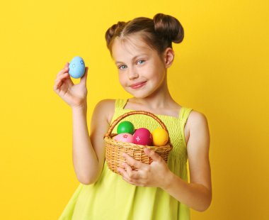 Paskalya yumurtalı kız