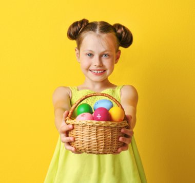 Paskalya yumurtalı kız