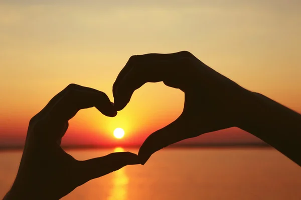 Heart symbol against sunset — Stock Photo, Image