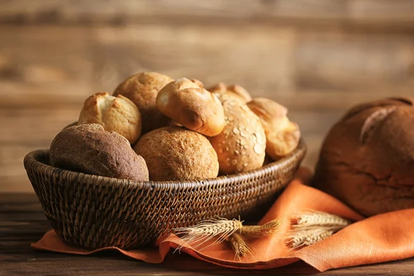 Brot und viel frisches Brot — Stockfoto