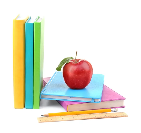 Äpple med böcker och tillbehör — Stockfoto