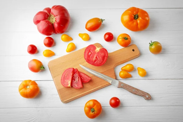 Kompozisyon domates ve yönetim kurulu — Stok fotoğraf