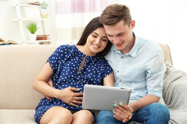 tablet bilgisayar ile hamile Çift