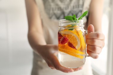 Meyve suyuyla yenileniyor