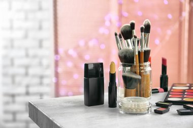 Dekoratif kozmetik kümesi