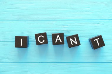 I Cant ifade ile siyah küpler