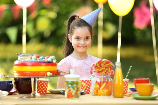 Schattig Meisje Verjaardagsfeestje — Stockfoto