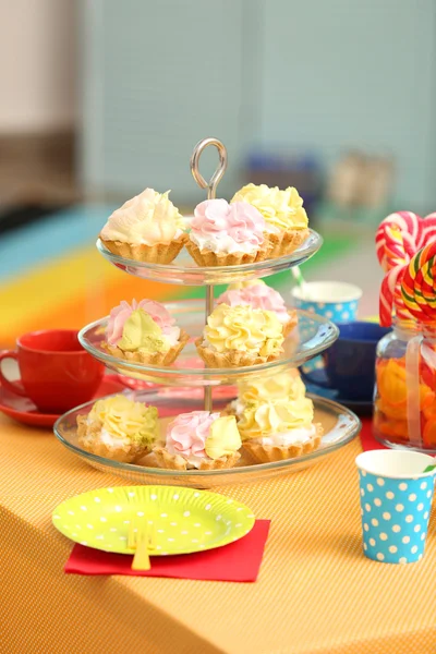 Sabrosos cupcakes de cumpleaños —  Fotos de Stock