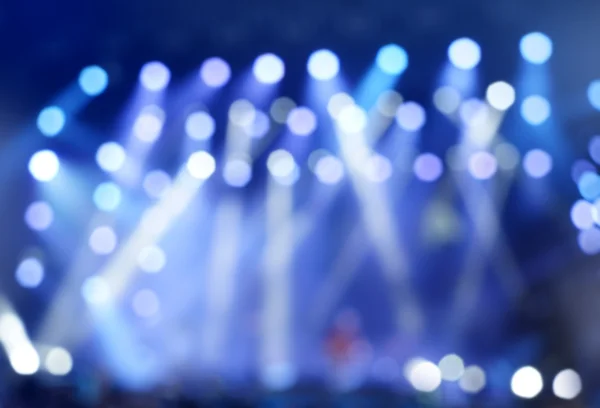 Концертные подсветки на сцене — стоковое фото