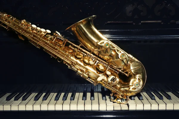 Piano Saxofón Primer Plano — Foto de Stock