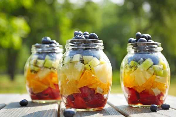 Fruchtscheiben im Glas — Stockfoto