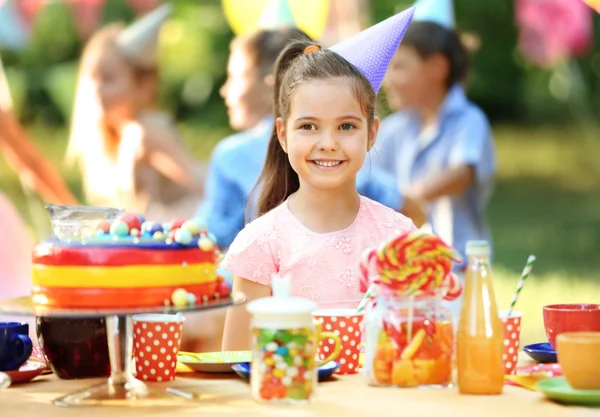 Schattig Meisje Verjaardagsfeestje — Stockfoto