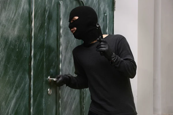 Thief breaking door — Stock Photo, Image