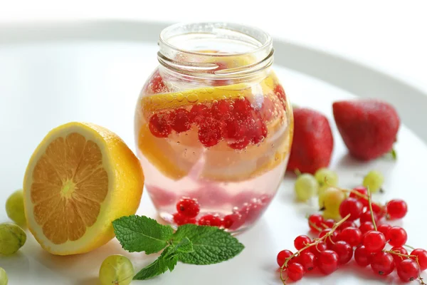 Refreshing water with fruits — Stock Photo, Image