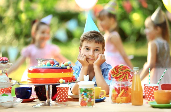 Rapaz Bonito Festa Aniversário — Fotografia de Stock