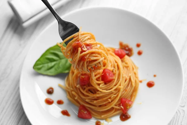 Fork with tasty pasta, close up — Stock Photo, Image