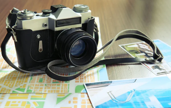 Vintage camera with map on wooden table — Stock Photo, Image