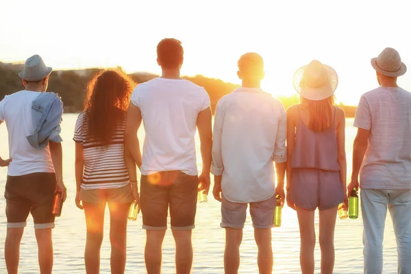 Group Friends Looking Sunset — Stock Photo, Image