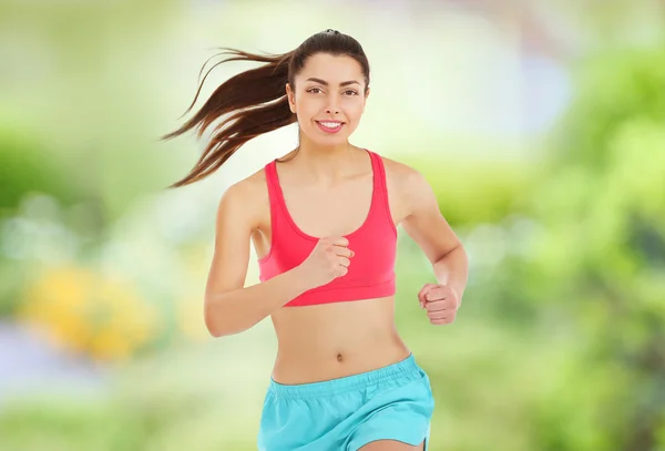 Hermosa mujer deportiva corriendo — Foto de Stock